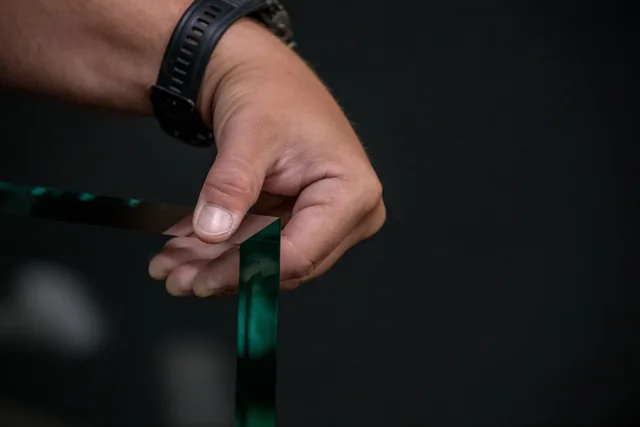 Wykończenie widocznej krawędzi — Zwaka Glass